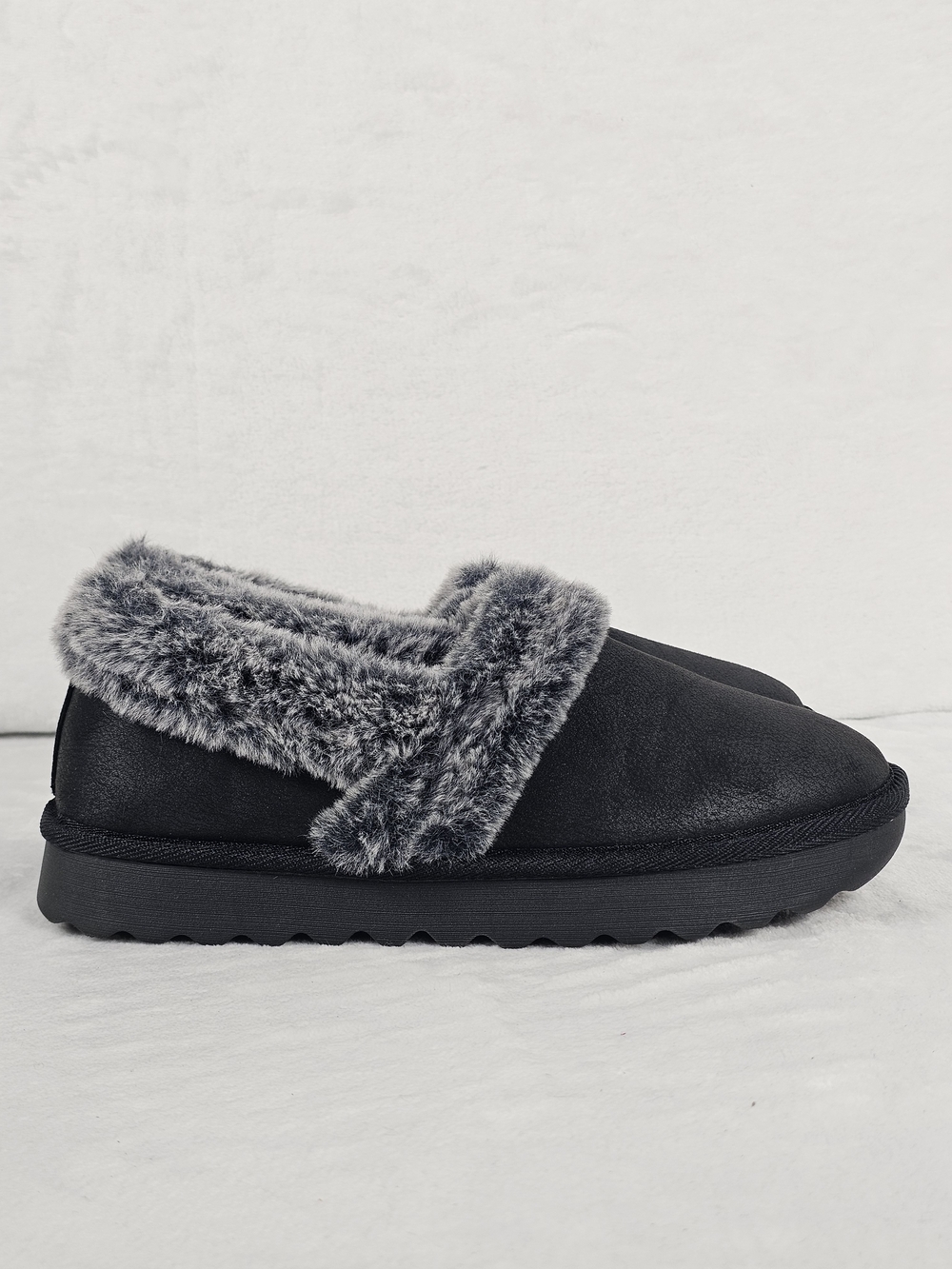 Skechers Cozy Up Womens Size 7 Slippers Black Faux Fur Memory Foam Comfort Clog
